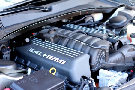6.4-liter V8 HEMI engine of 2012 Chrysler 300 SRT8
