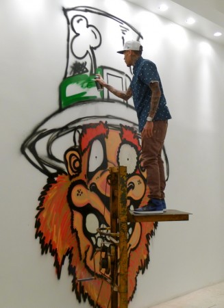 Chris Brown Getting Started on an Interactive Mural at MB Galleries in Los Angeles