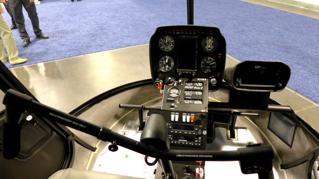 Robinson R22 Beta II Glass Cockpit | Alain Gayot Photos Gallery
