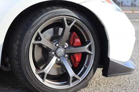 Nissan 370Z Nismo right front wheel