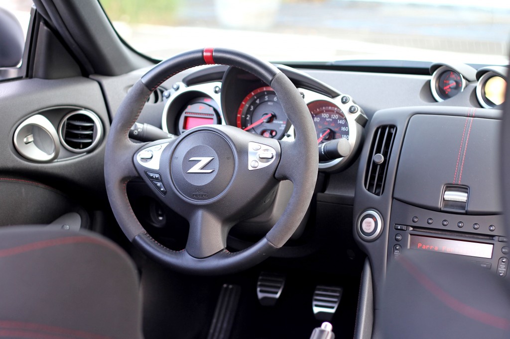 Nissan 370Z Nismo steering wheel Alain Gayot Photos Gallery